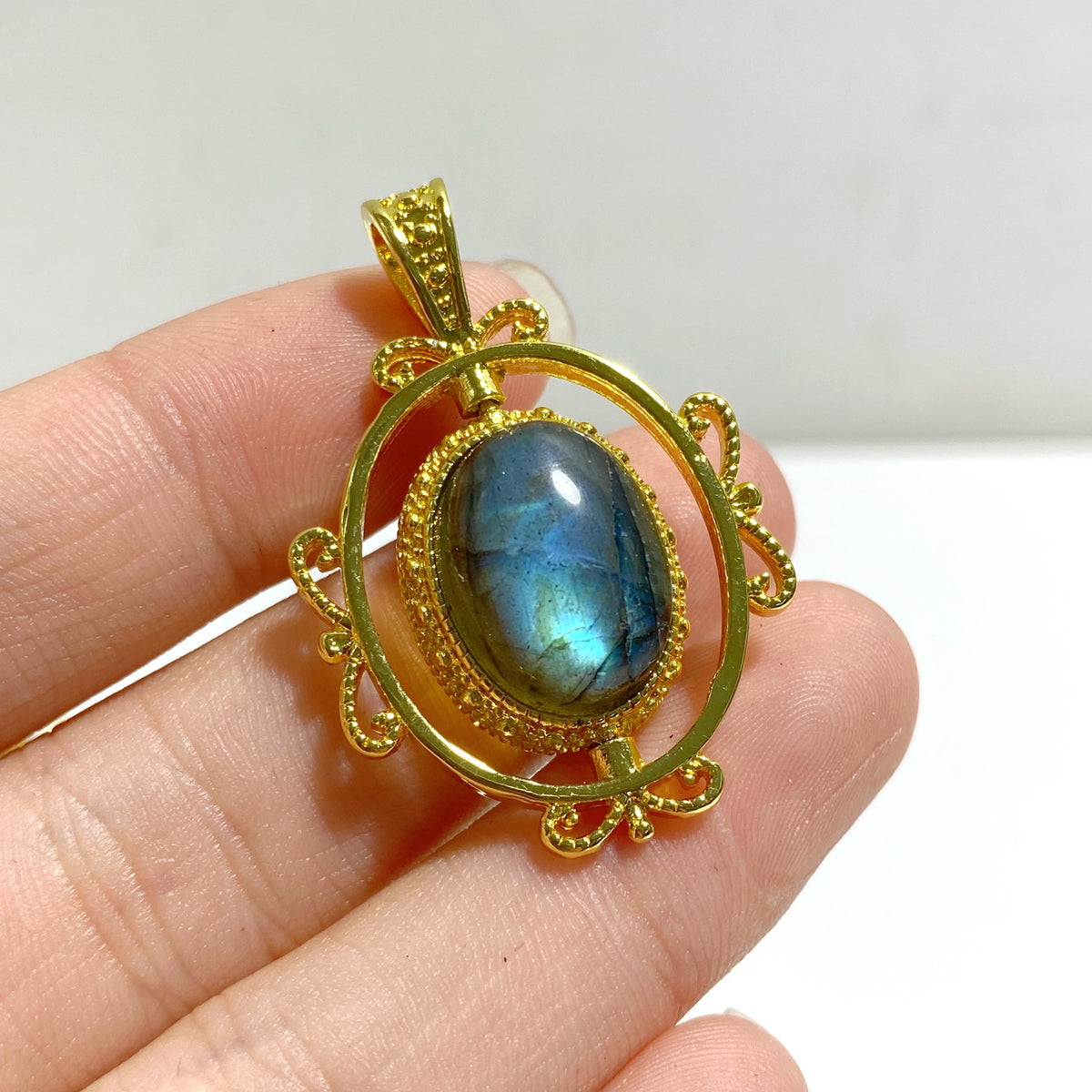 8 Types Rotatable Crystal Pendants Wholesale