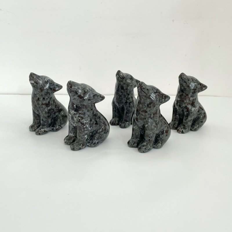 Yooperlite Wolf Carving Wholesale (UV - Reactive) - Wholesale Crystals