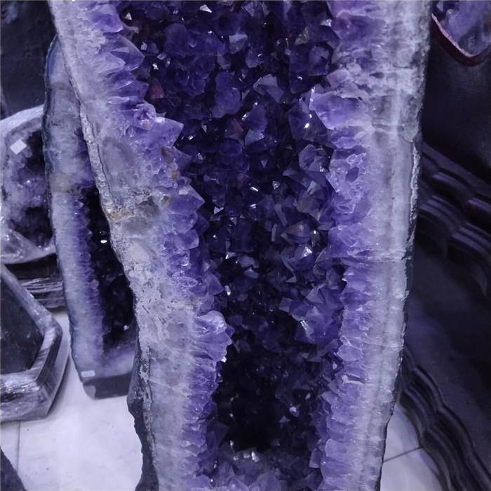 amethyst crystal quartz crystal geode -Wholesale Crystals