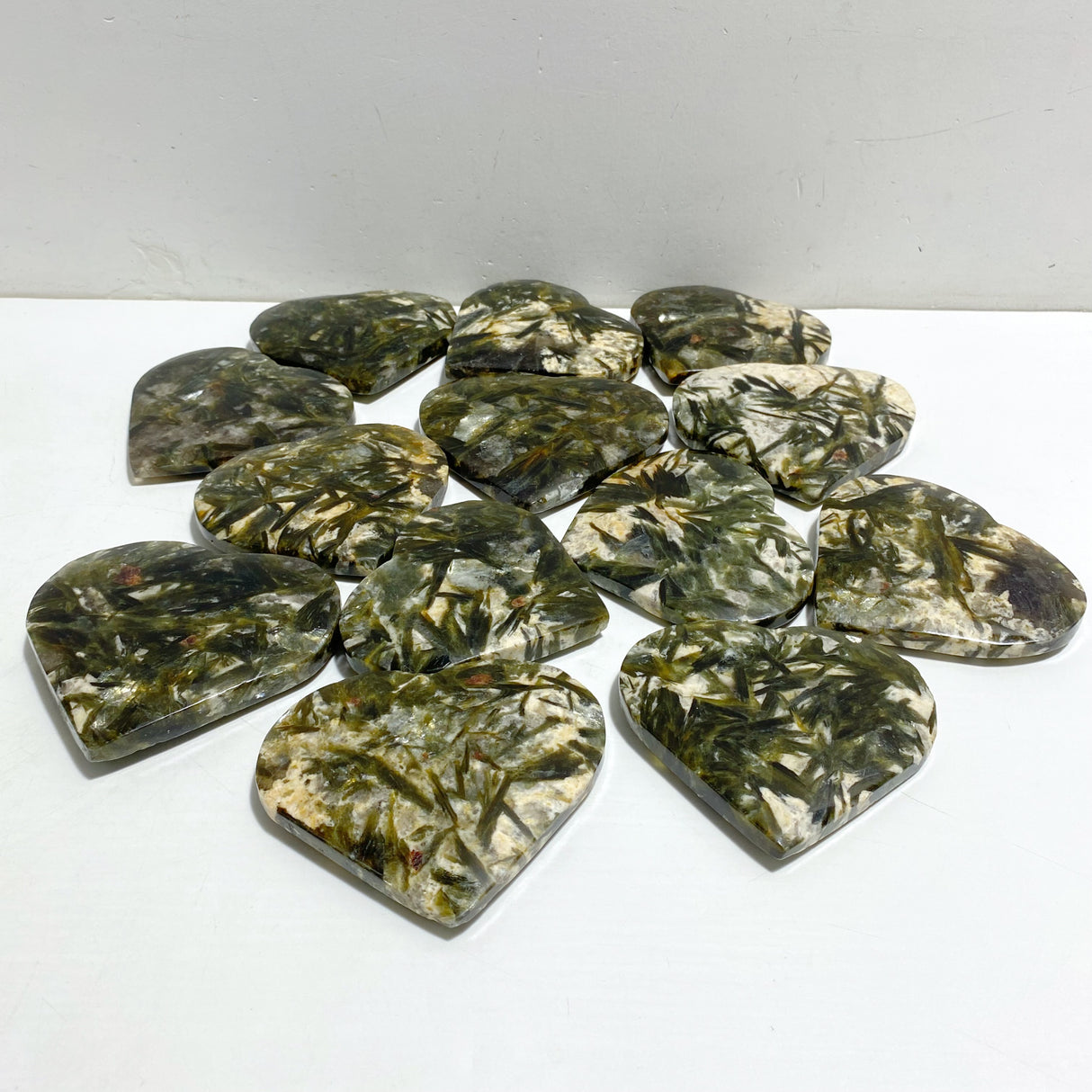 13 Pieces Green Mica Mixed Quartz Heart