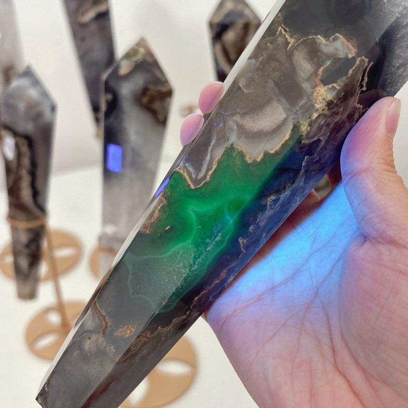 8 Pieces Fluorescent Volcanic Agate Scepter Wand with Stand (UV - Reactive) - Wholesale Crystals