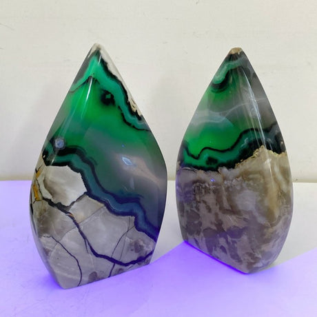 8 Pieces Large Volcano Agate Arrow Head Home Decor (UV - Reactive) - Wholesale Crystals