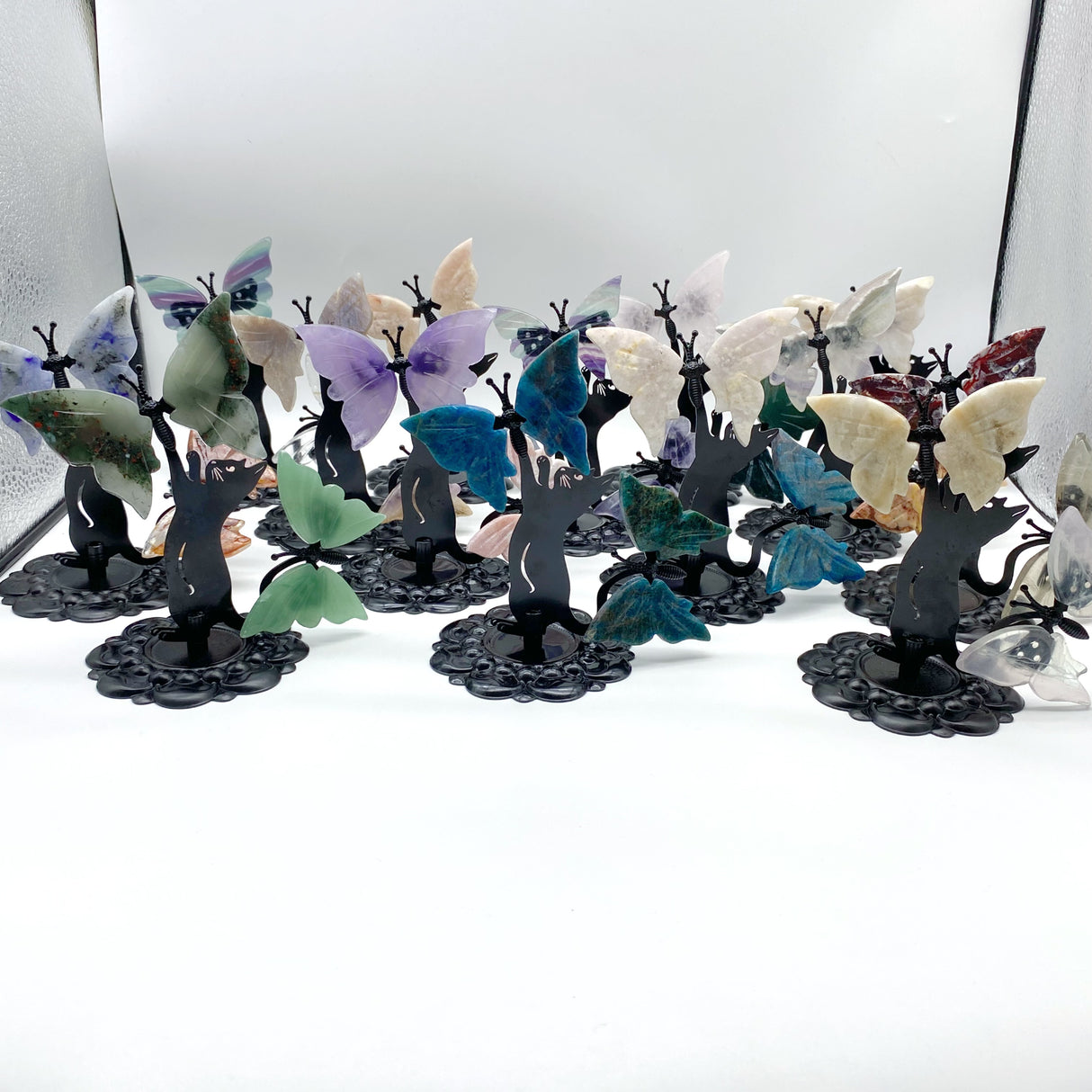 Mixed Materials Butterfly Wing Carving With Cat Stand Wholesale