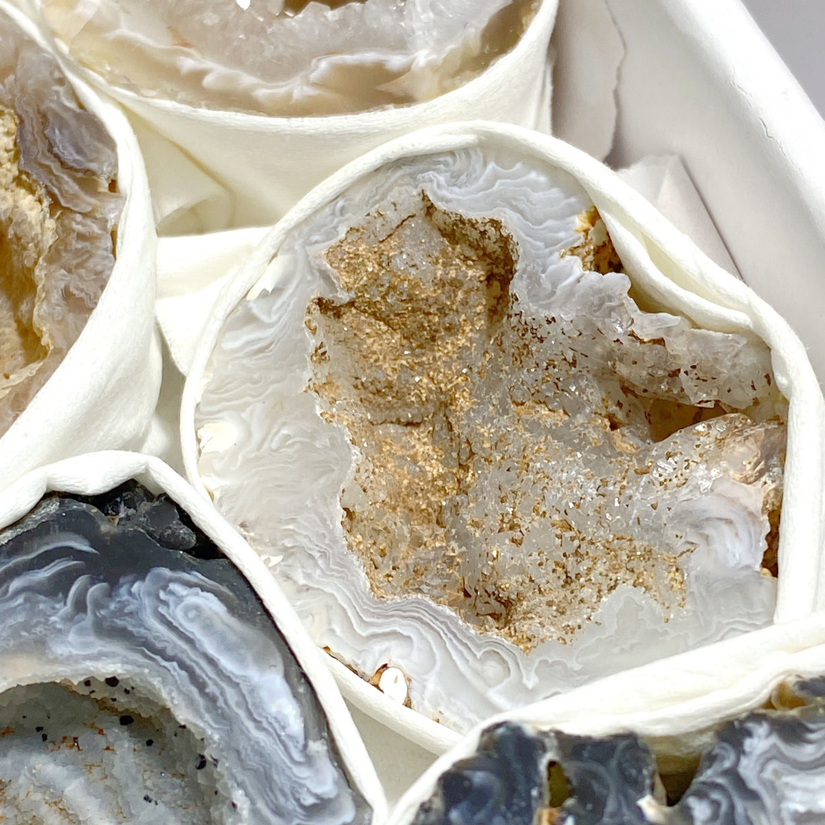 Agate Geode Crystal 25-35pcs A Set Box Wholesale