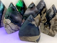 8 Pieces Large Volcano Agate Arrow Head Home Decor (UV-Reactive)